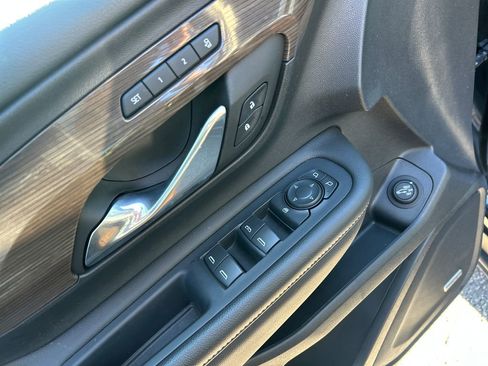 Used 2022 GMC Terrain Denali w/ Black Diamond Edition image 13