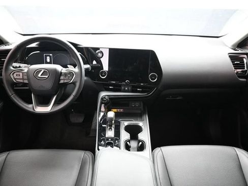 Used 2025 Lexus NX 250 FWD w/ Towing Package (2000 Lbs) image 17