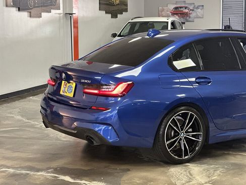 Used 2022 BMW 330i Sedan w/ M Sport Package image 16
