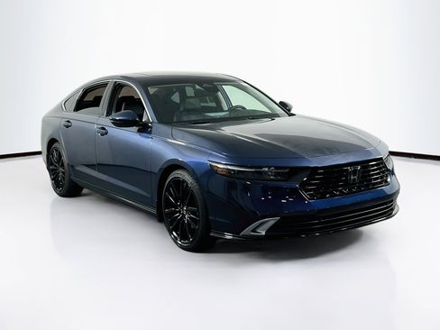 Used 2023 Honda Accord Touring image 3