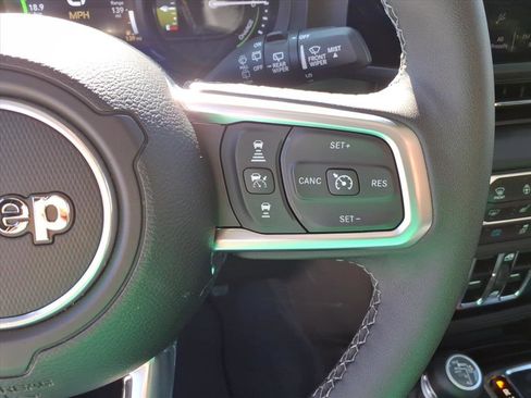 Used 2025 Jeep Wrangler Unlimited Sahara AWD/4WD image 26