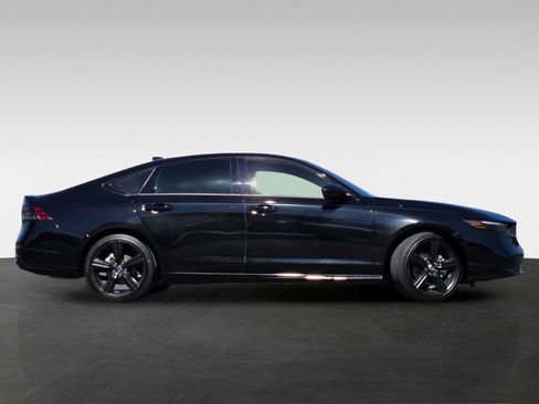 Used 2025 Honda Accord Sport image 3
