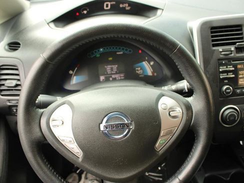 Used 2015 Nissan Leaf S FWD image 9