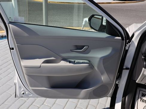 Used 2024 Hyundai Kona SE image 10