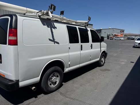 Used 2015 Chevrolet Express 2500 RWD image 10