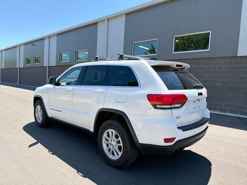 Used 2018 Jeep Grand Cherokee Laredo AWD/4WD image 11