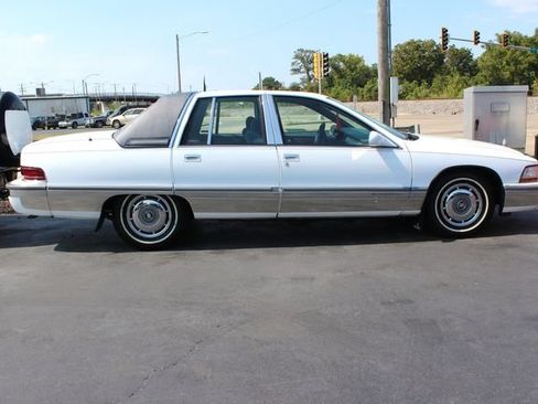 Used 1996 Buick Roadmaster Limited RWD image 3