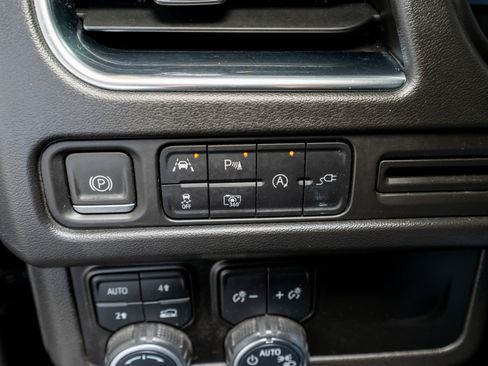 Used 2022 Chevrolet Tahoe LT w/ Luxury Package image 28