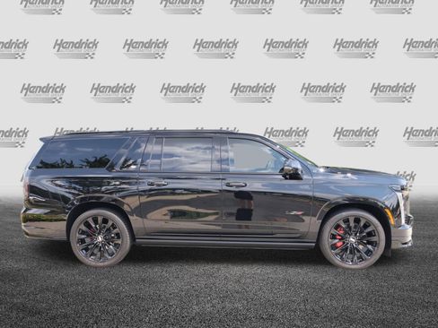 Used 2026 Cadillac Escalade ESV V AWD/4WD image 10