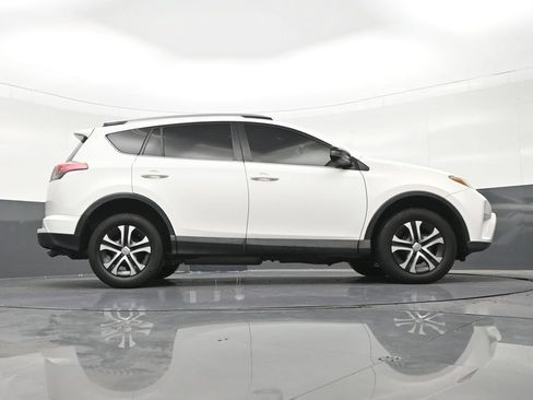 Used 2018 Toyota RAV4 LE FWD image 28