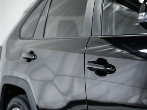 Used 2020 Toyota RAV4 XLE Premium image 16