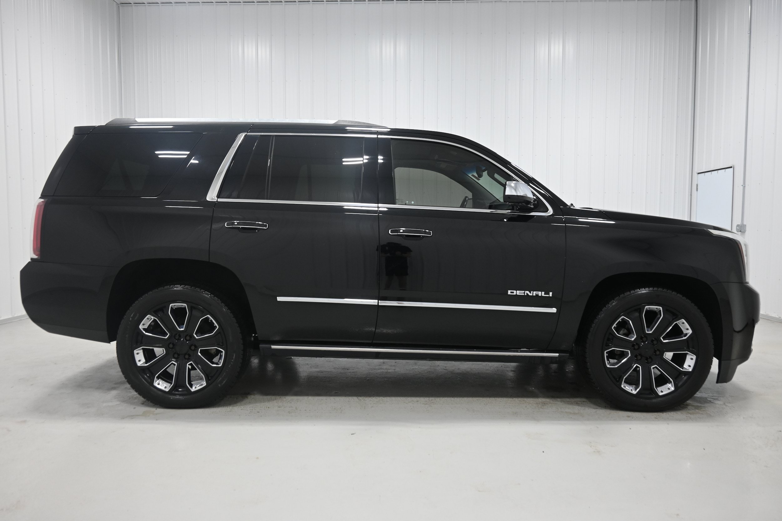 Used 2019 GMC Yukon Denali w/ Denali Ultimate Package AWD/4WD image 40