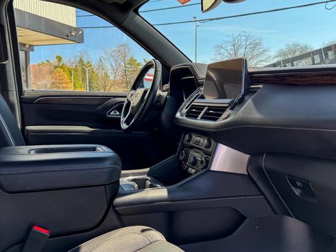 Used 2023 Chevrolet Suburban Premier image 14