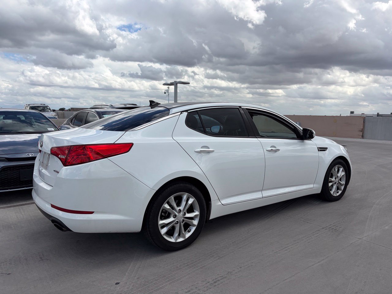 Used 2013 Kia Optima EX w/ Premium Pkg FWD image 2