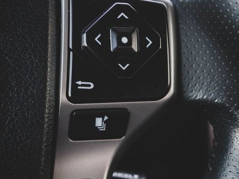 Used 2022 Toyota 4Runner SR5 Premium image 16