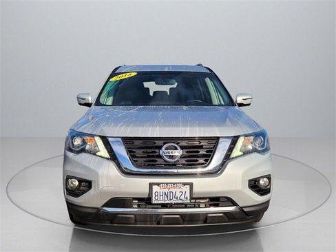 Used 2018 Nissan Pathfinder SL image 2