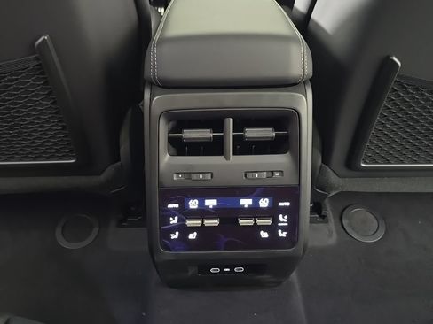 Certified 2025 Porsche Macan Turbo Electric AWD/4WD image 27