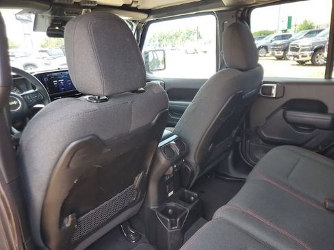 Used 2025 Jeep Wrangler Unlimited Rubicon AWD/4WD image 10