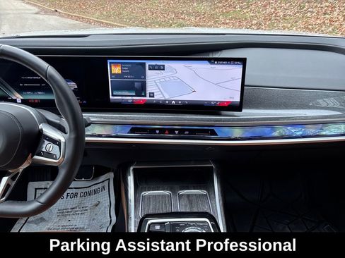Used 2025 BMW 740i xDrive image 21