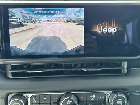 New 2025 Jeep Gladiator Sport image 42