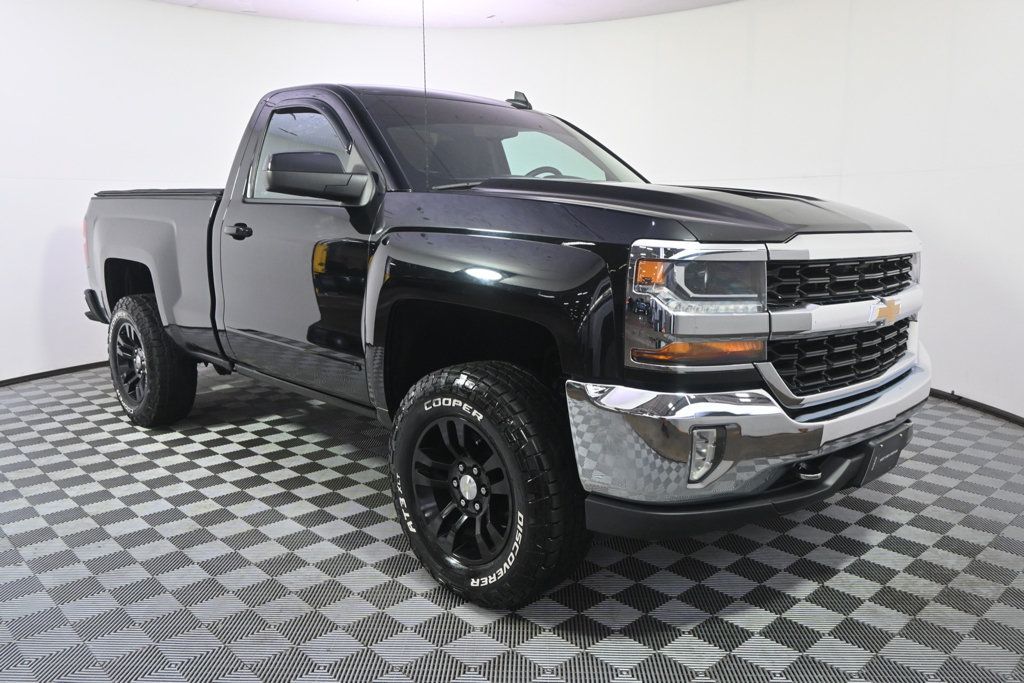 Used 2017 Chevrolet Silverado 1500 LT w/ LT Convenience Package AWD/4WD image 8