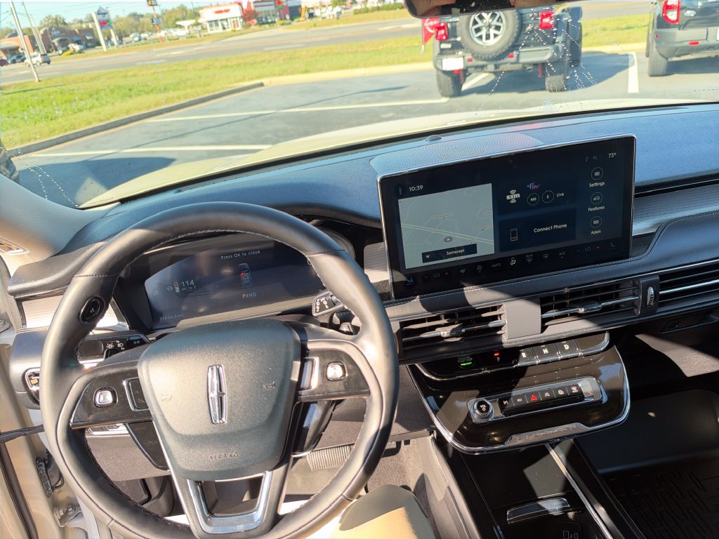Used 2024 Lincoln Corsair AWD w/ Equipment Group 101A image 16