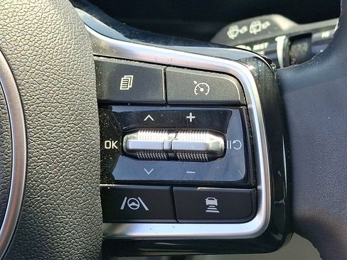 Used 2024 Kia Carnival SX Prestige FWD image 23