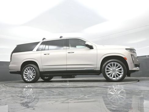 Certified 2024 Cadillac Escalade ESV Premium Luxury AWD/4WD image 30