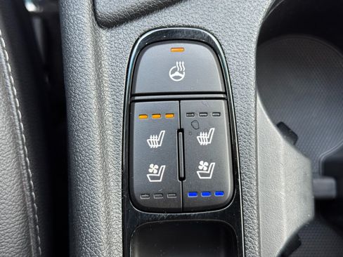 Used 2022 Kia Niro EX Premium FWD image 32