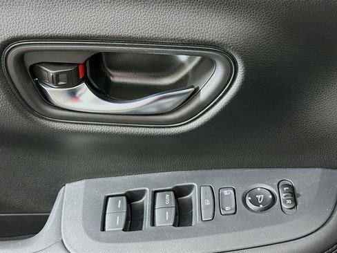 Used 2023 Honda HR-V LX image 15