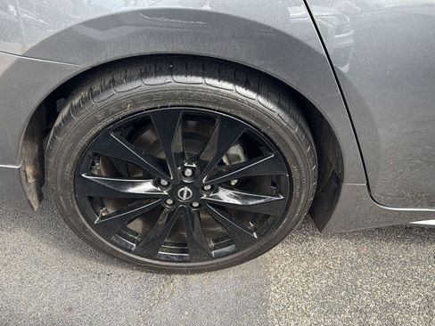 Used 2023 Nissan Maxima SR w/ Sport Mat Group FWD image 26
