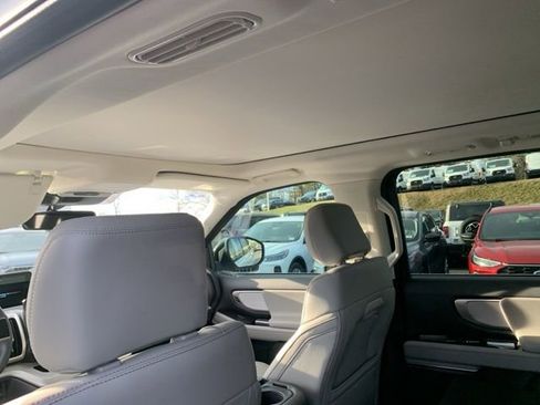 New 2025 Ford Expedition Active image 25