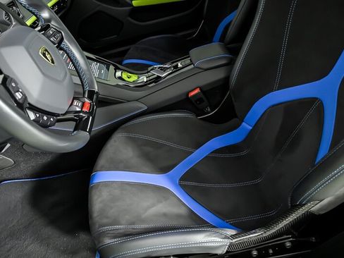 Used 2022 Lamborghini Huracan EVO RWD image 22