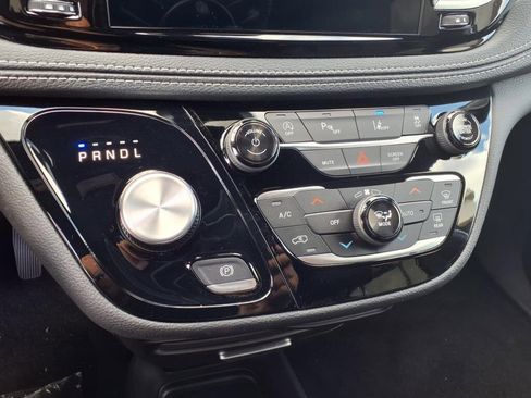 New 2026 Chrysler Pacifica Select image 12