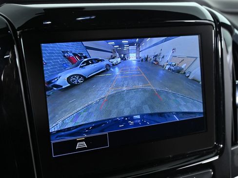 Used 2023 Chevrolet Traverse LT FWD image 17