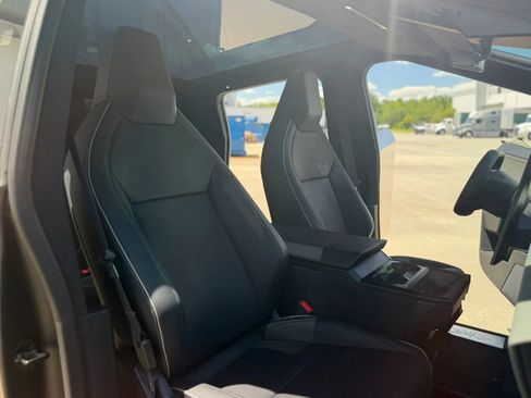 Used 2024 Tesla Cybertruck AWD Crew Cab image 24