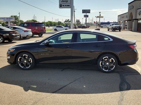 Used 2022 Chevrolet Malibu LT image 2