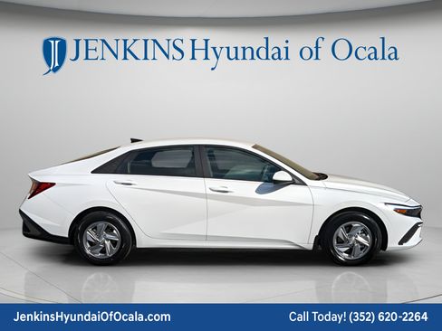 New 2026 Hyundai Elantra SE FWD image 2
