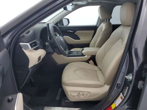 Used 2023 Toyota Highlander XLE image 20