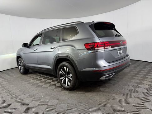 Used 2025 Volkswagen Atlas SE FWD image 9