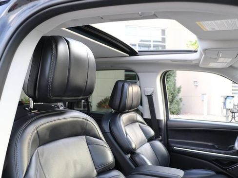 Used 2025 Lincoln Navigator Reserve AWD/4WD image 10