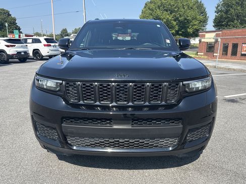Used 2024 Jeep Grand Cherokee L Laredo image 3