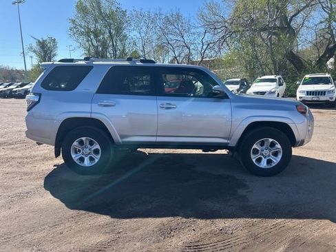 Used 2023 Toyota 4Runner SR5 Premium w/ SR5 Premium Package image 6