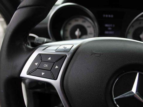 Used 2012 Mercedes-Benz SLK 350 image 18