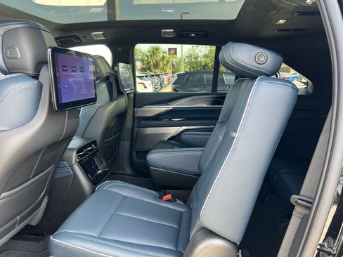 New 2025 Cadillac Escalade IQ Sport 2 w/ LPO, ONYX Package image 18