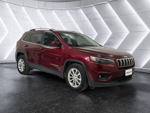 Used 2019 Jeep Cherokee Latitude w/ Popular Appearance Group FWD image 1
