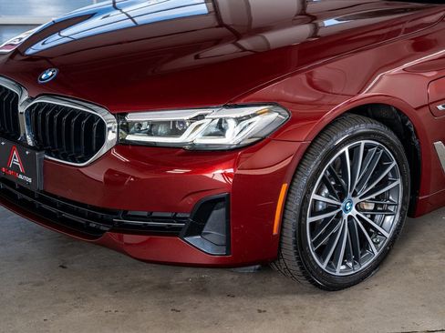 Used 2023 BMW 530e xDrive image 12