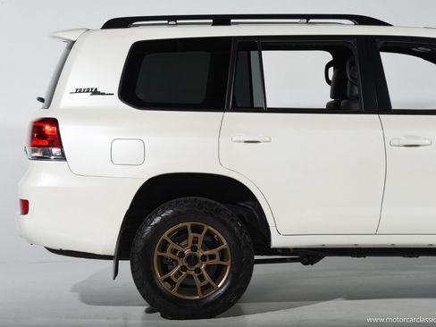 Used 2021 Toyota Land Cruiser Heritage Edition AWD/4WD image 10