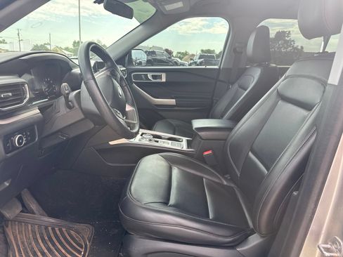 Used 2023 Ford Explorer XLT w/ Equipment Group 202A RWD image 10