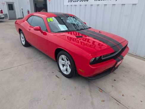 Used 2014 Dodge Challenger SXT RWD image 6